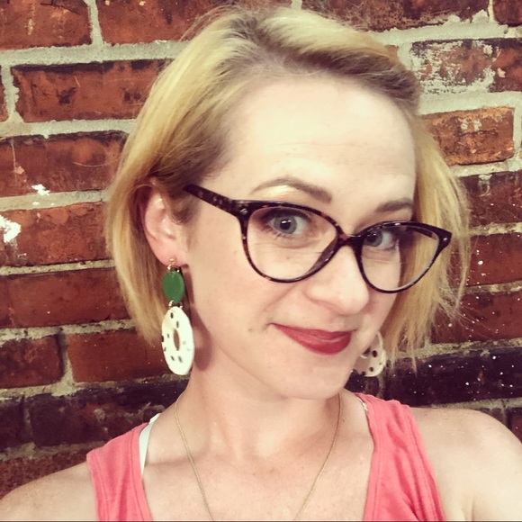 Meet your Posher, Annemarie - Picture 2 of 2